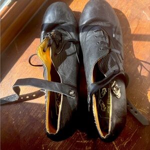 Halmore Irish Dancing Leather Jig Shoes. Women’s size 9. Worn a few times.